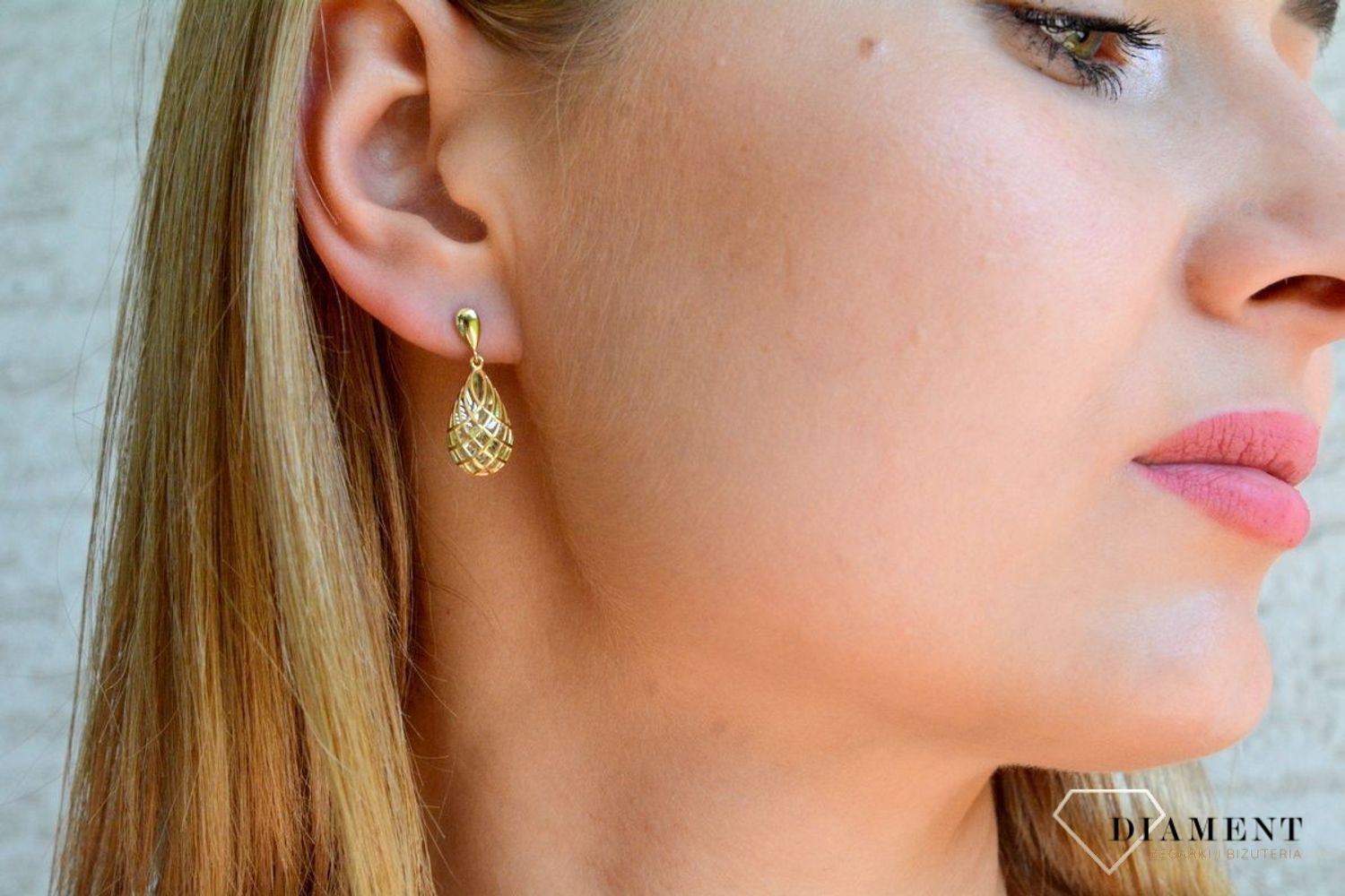 Złote kolczyki damskie 375 wiszące ażurowe sopelki KL 11255 375. Złote kolczyki damskie. Złote kolczyki wiszące ażurowe. Kolczyki złote wiszące na sztyft. Kolczyki damskie złote idealne na prezent..jpg